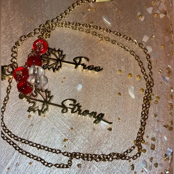 🇨🇦 Strong & Free Necklace 🇨🇦 - Picture 4 of 13